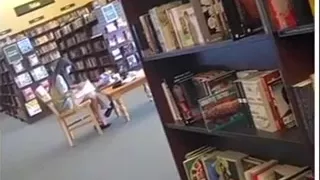 Candid Hot Oriental Feet Shoeplay Dangling at Bookstore