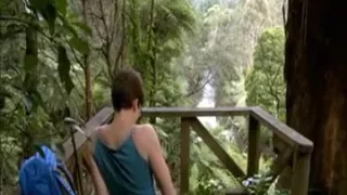 Une randonneuse fait une pause orgasmes