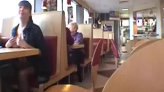 exibition discrete au restaurant