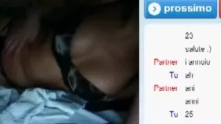 ChatRandom - Puttanone mi fa schizzare in cam.