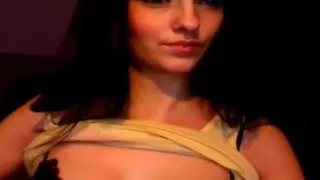 Beautyful Girl on Cam showing Tits