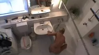 Bad, Badrum, Blondin, BH, Gömt, Ungdom