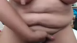 Pinay Camgirl Granny Rubs Pussy