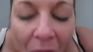 I am amateur chubby who's sucking a big dick in video