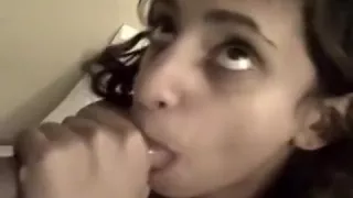 Indian NRI Hotty Reena Engulfing Large Shlong