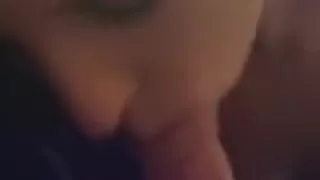 Hotty gives vacay blow job