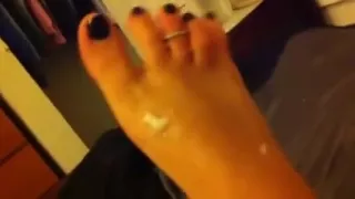girlfriend  gives sexy footjob