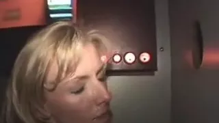 Cuckoldress Holly visits a magnificence gap