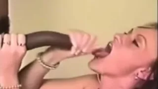 Hubby films wife engulfing massive 10-Pounder