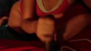 Su?e Dame macht Cook Jerking zu einem gro?en schwarzen Schwanz