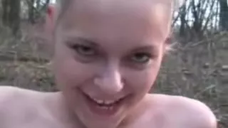 geile golden-haired schlampe im wald