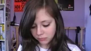 Sie kaut geil Kaugummi (non-nude)