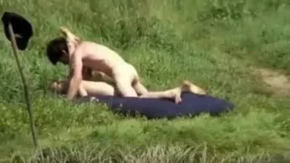 Pillados a la orilla del rio calentitos