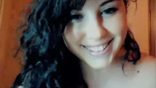 Sexy babe presents her big tits