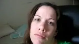 meine Freundin zeigt mir ihren schwangeren Bauch