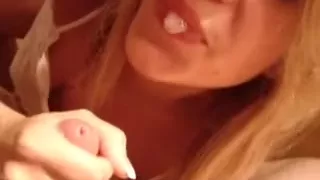 Teen bimbo sucked me off