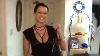 hotty knows how to please audience