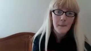 Trekkie female rubs then vibes slit untill that babe cums