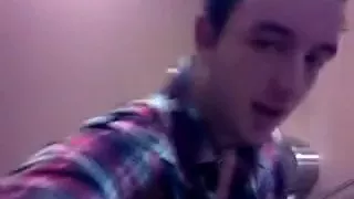 dilettante threesome in public WC