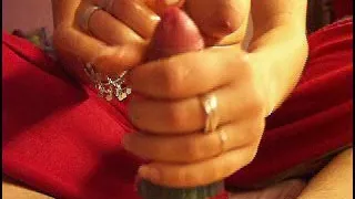 genüsslich den Schwanz gewichst und geil abspritzen gelassen