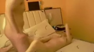 Blond using sex tool during the time that getting drilled