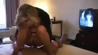 This Guy watches his wife take a precious dark jizz pie