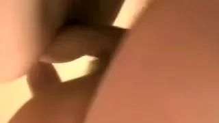 Freundin erwirbt gebückt und in den Hintern gefickt