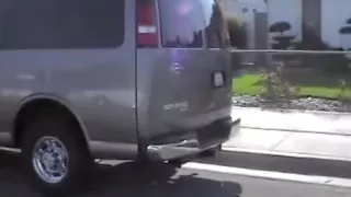 Hot pinkhaired non-professional slammed in the car