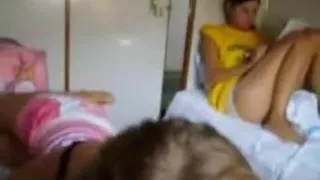 Precious Suckjob in einem Studentenwohnheim