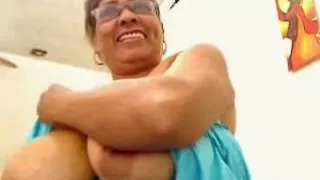 Colombian aged fingering on cam (no sound)