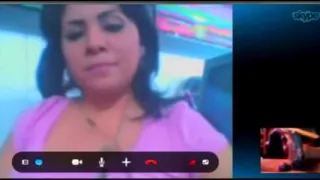 mirando mi verga dicimuladamente en su oficina