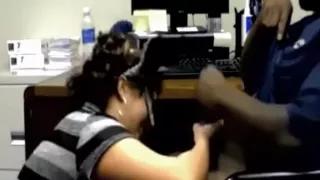 Weiße reife Frau hat Sex mit ihrem schwarzen Chef