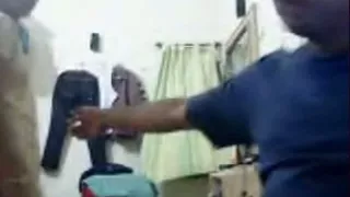 Amateur Indian chick gives head