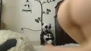 Amateur keeps her butt plugged