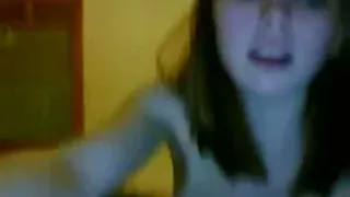 Gorgeous teen fingering pussy on cam