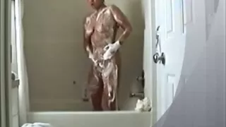 Une Epouse Se Masturbe Sous La Douche