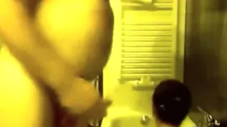 Young wench sucks old guy in the baths