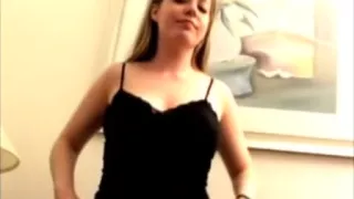 Ravishing Girlfriend Kneels For A Hawt Oral-Job