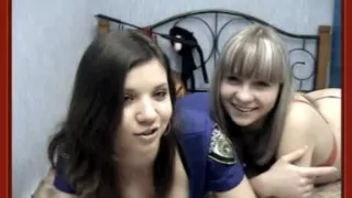 2 stripped lesbian babes jointly on webcam