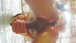 Heißer Junge reibt Schwanz im Badezimmer