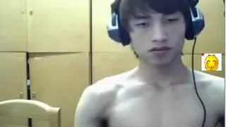 Der Koreaner zeigt mir seinen sexy Körper