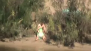 Spying on a sexy pair outdoors