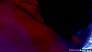 Glam mediumboobs babe in Dessous und Handschuhen solo toys pussy