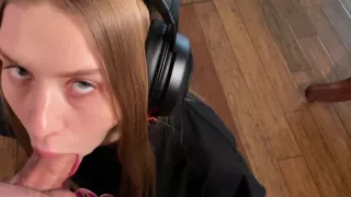 Californiababe Is Watching Her Porn