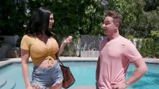 Jasmine Jae gets a surprise cock at the vacation rental - BangTrickery