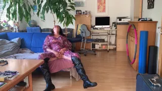 Ehenutte Erika masturbating her big cunt