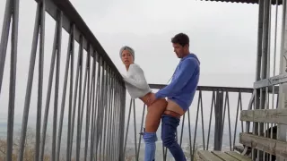 un coup de bite dans la tour de surveillance incendie