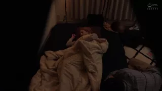 ピンク髪のスレンダー美女を彼氏の前でこっそり生ハメしちゃう略奪sex