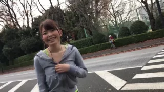 美人のスポーツお姉さんがヨガで締まったボディに巨チン挿入セックス開始