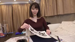 Extension lesson using a brush for a woman's body